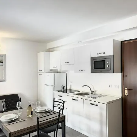 Sky Loft Airport - Modern Apt 1st Floor *