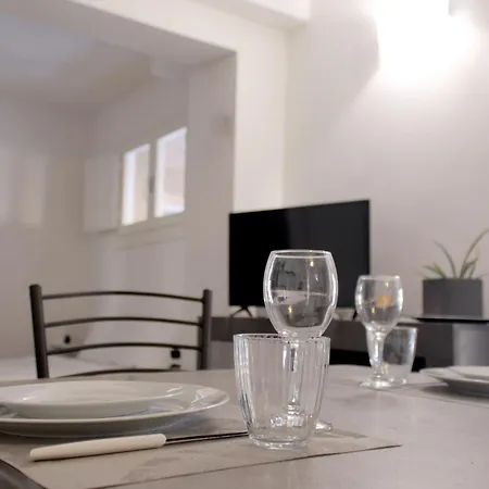 Sky Loft Airport - Modern Apt 1st Floor * Bologna