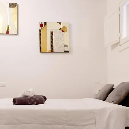 Sky Loft Airport - Modern Apt 1st Floor Apartment